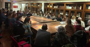 En el Museo arqueológico, con su club de lectura